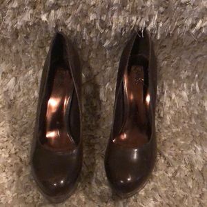 Carlos Santana Brown Pumps